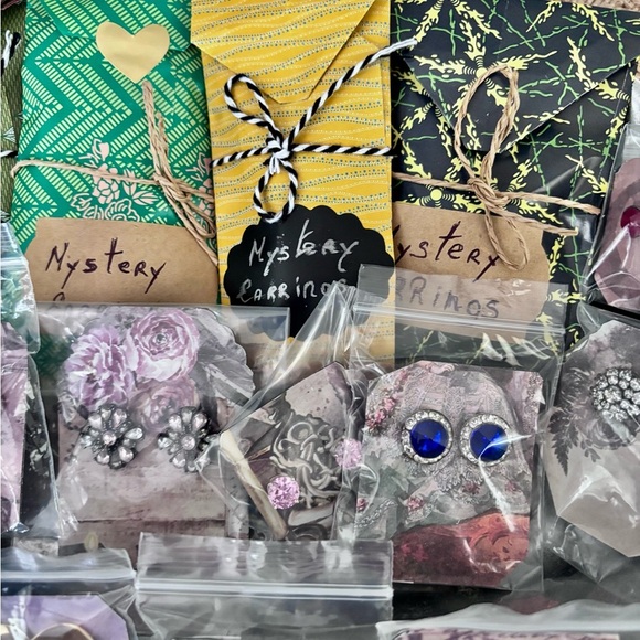 Mystery bag earrings ~ Surprise Earrings ~ vintage stud earrings 3 pairs - Picture 5 of 8